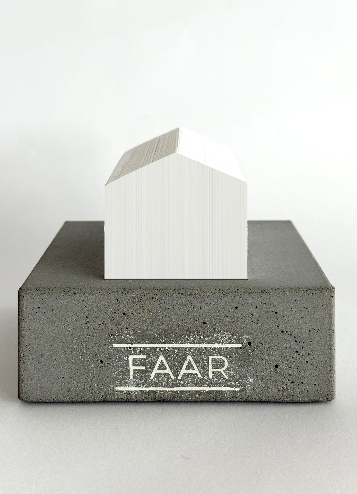 Milestone - Visitenkartenhalter aus Beton